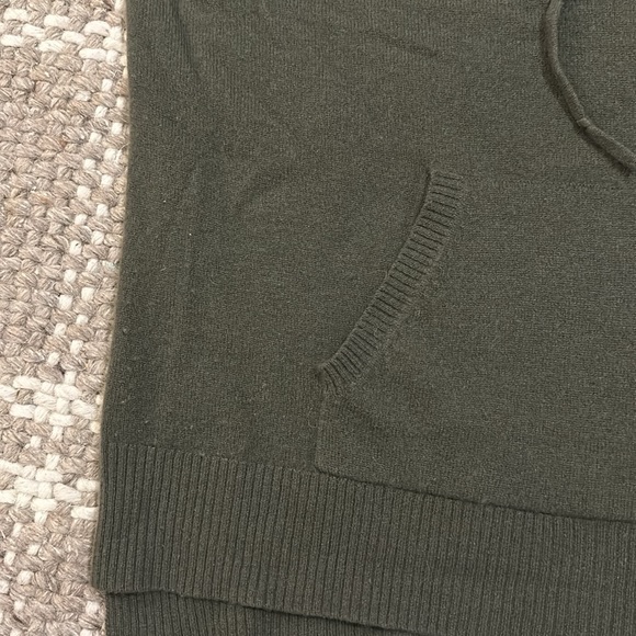 Barneys New York 100% Cashmere Sweater With Hood - Picture 4 of 7